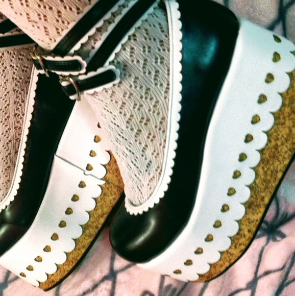 Meet your Posher, Suzi - Picture 3 of 3